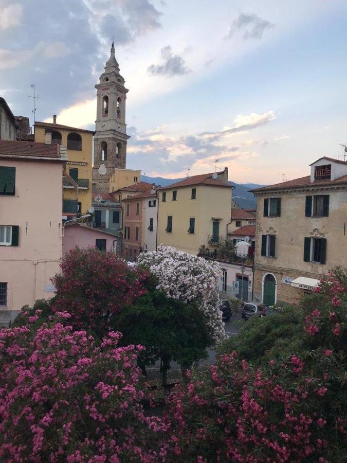 Bb Palazzo Doria Acomodação com café da manhã Dolcedo Exterior foto